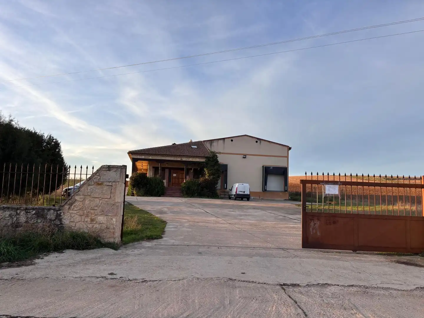 Vista exterior de Nau industrial en venda en San Pedro de Gaíllos