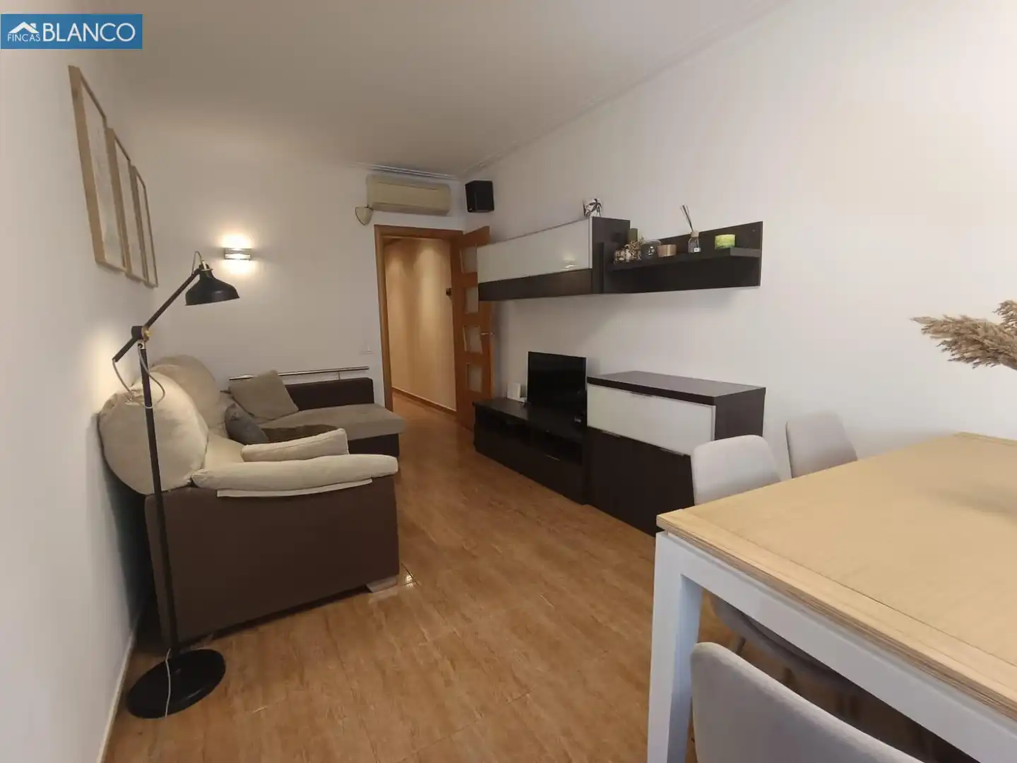 Sala de estar de Piso en venta en L'Hospitalet de Llobregat con Aire acondicionado, Calefacción y Jardín privado