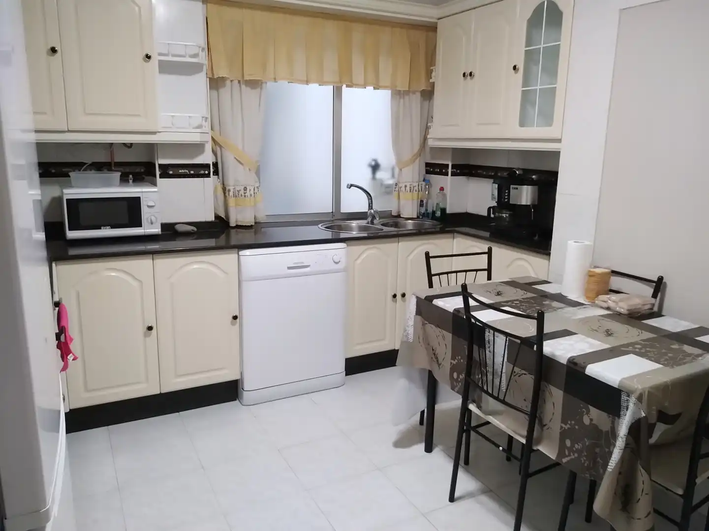 Kitchen of Flat for rent in Pontevedra Capital   with Heating, Parquet flooring and Furnished