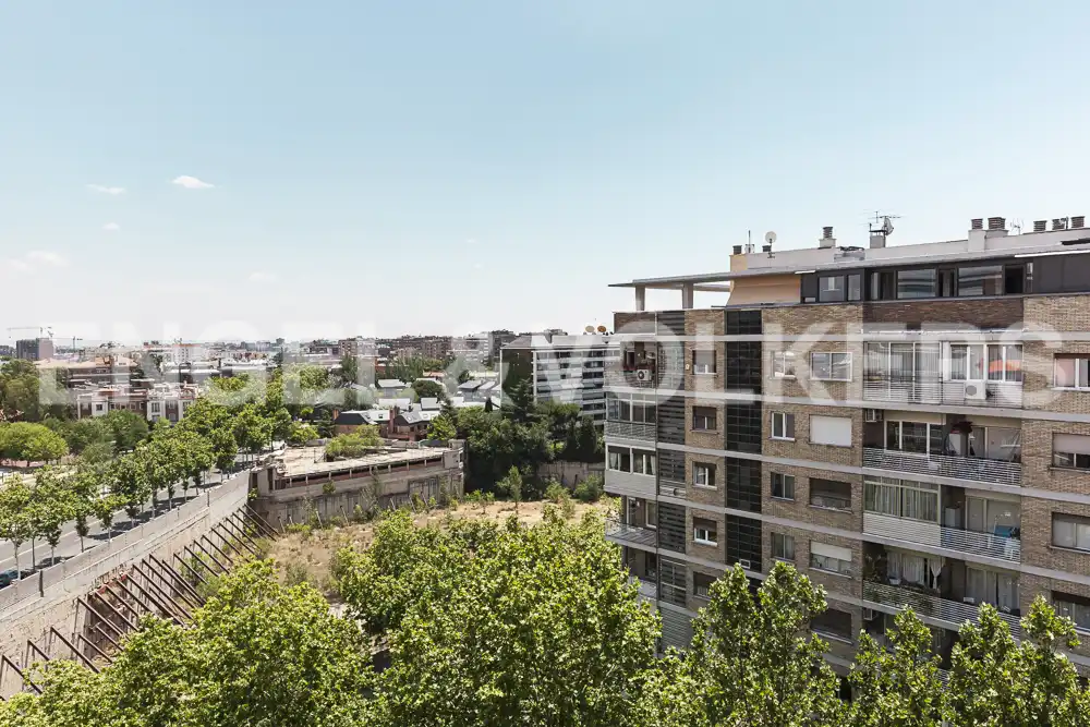 Außenansicht von Wohnung zum Verkauf in Madrid mit Klimaanlage, Heizung und Privatgarten