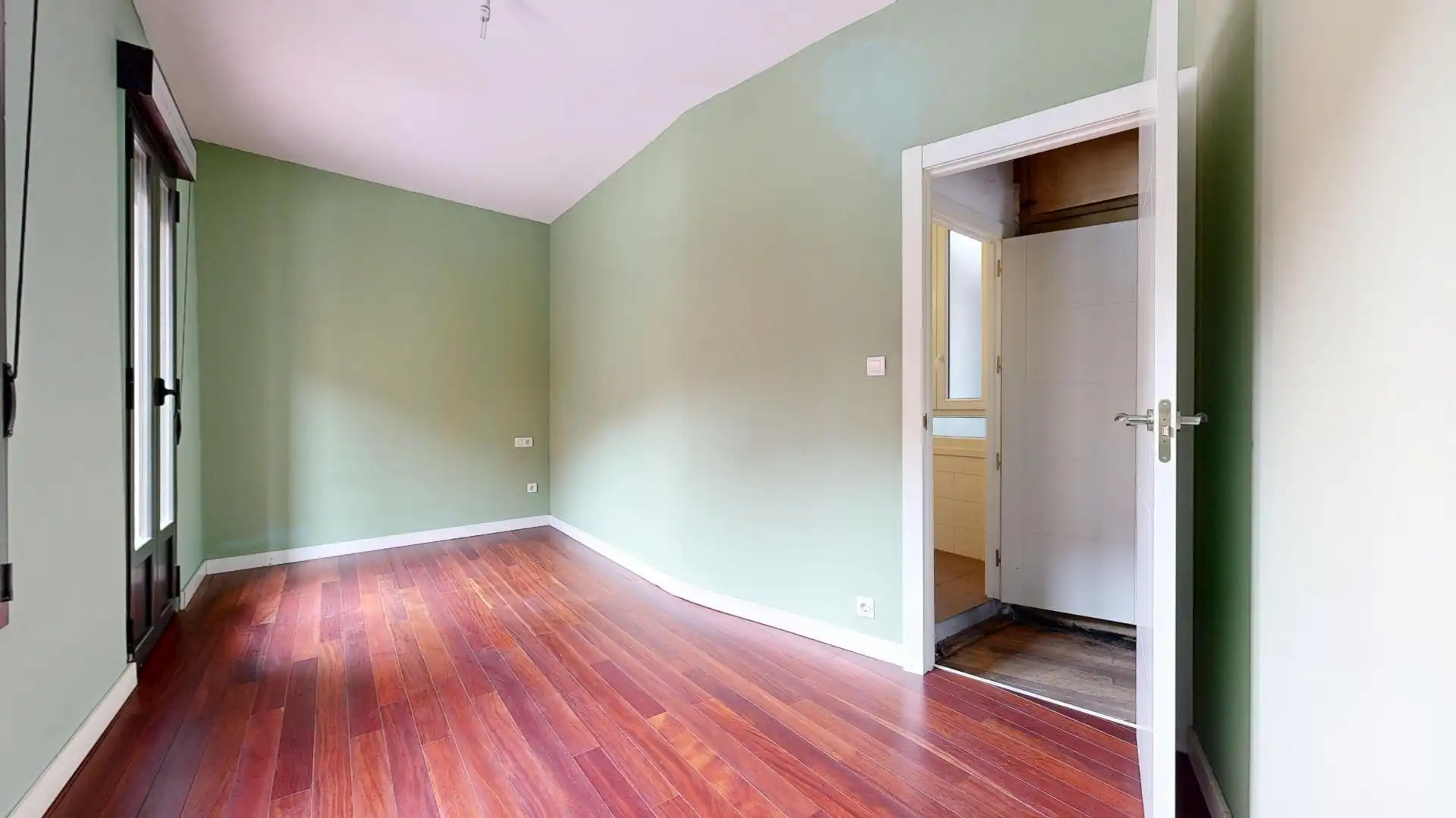 Habitación de Piso en venta en Bilbao  con Calefacción, Terraza y Balcón