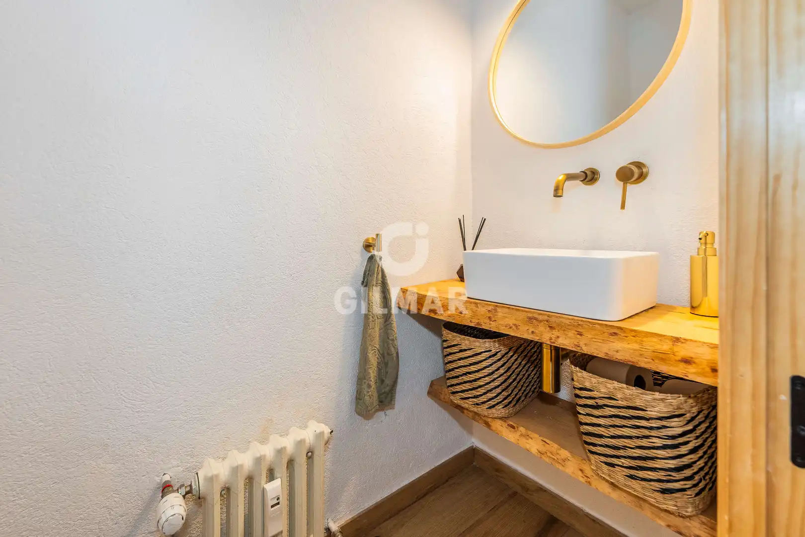 Baño de Ático en venta en Madrid con Calefacción, Piscina y Balcón