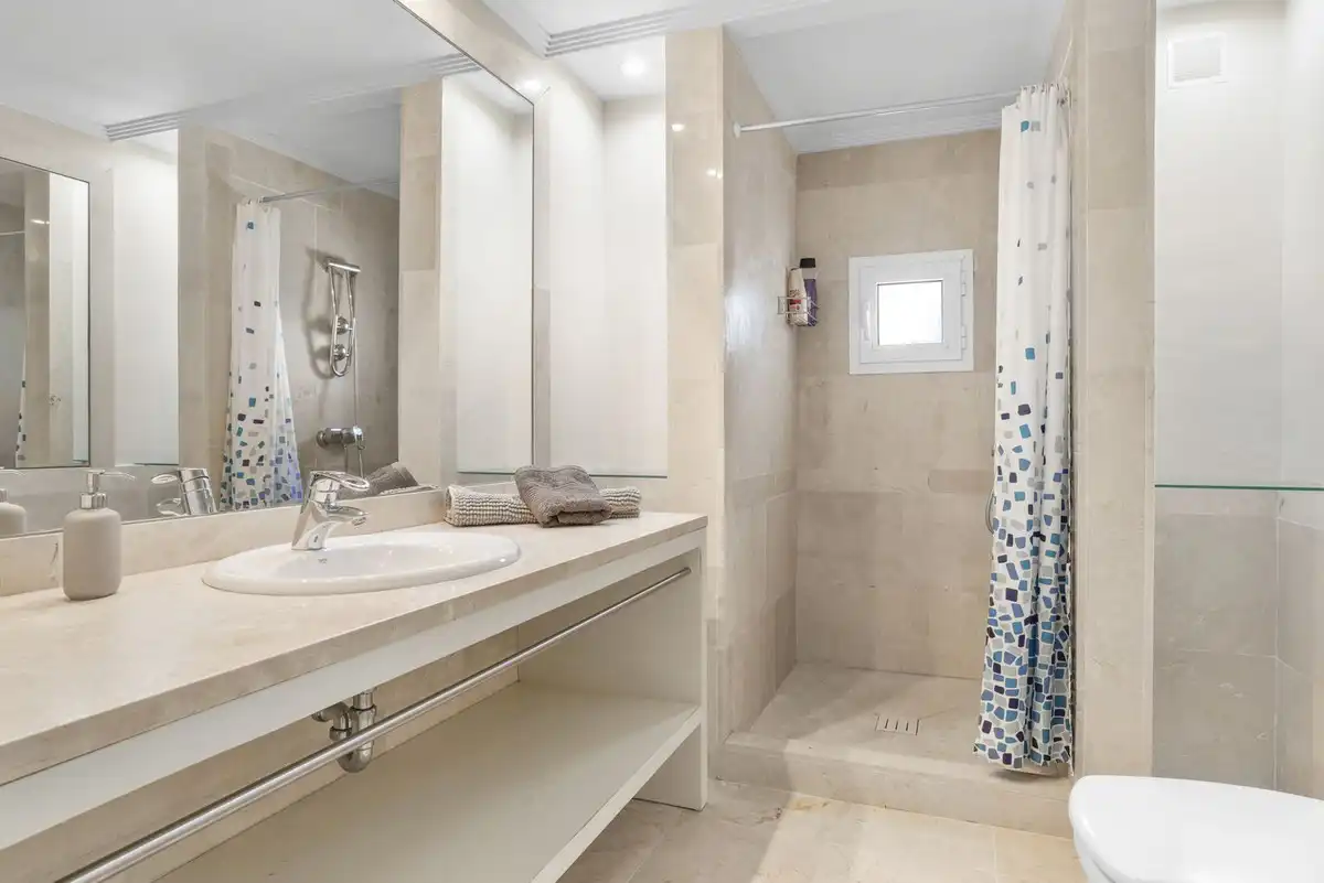 Baño de Casa o chalet en venta en Manilva con Aire acondicionado, Jardín privado y Terraza