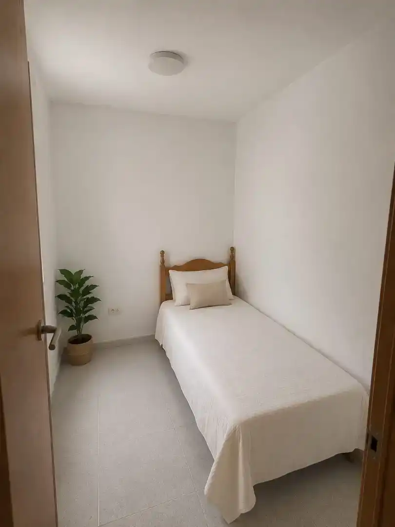 Schlafzimmer von Wohnung zur Miete in Alzira mit Balkon