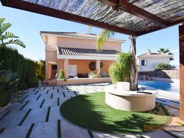 Xalet amb piscina en venda a La Alcayna