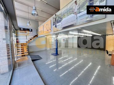 Locale commerciale in affitto a Centre - Sant Oleguer