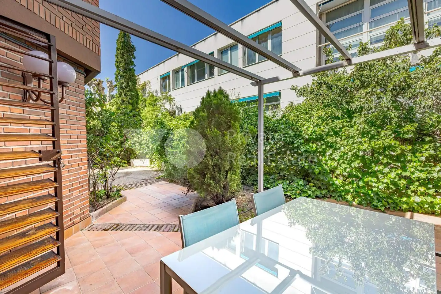 Terraza de Casa adosada en venta en Madrid con Aire acondicionado, Calefacción y Jardín privado