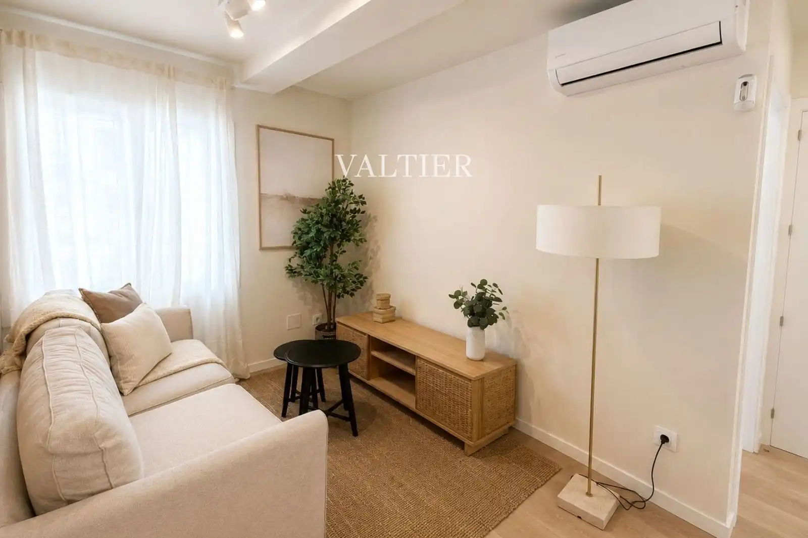 Living room of Flat for rent in Madrid  with Air Conditioner, Heating and Furnished