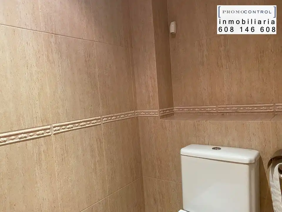 Badezimmer von Geschaftsraum zum Verkauf in Zuera mit Klimaanlage und Heizung