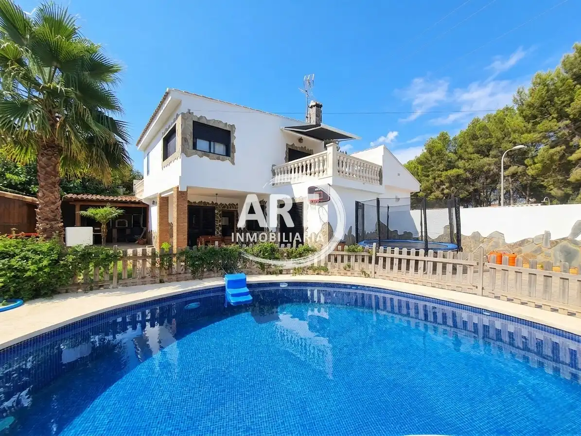 Vista exterior de Casa o chalet en venta en L'Eliana con Aire acondicionado, Calefacción y Terraza