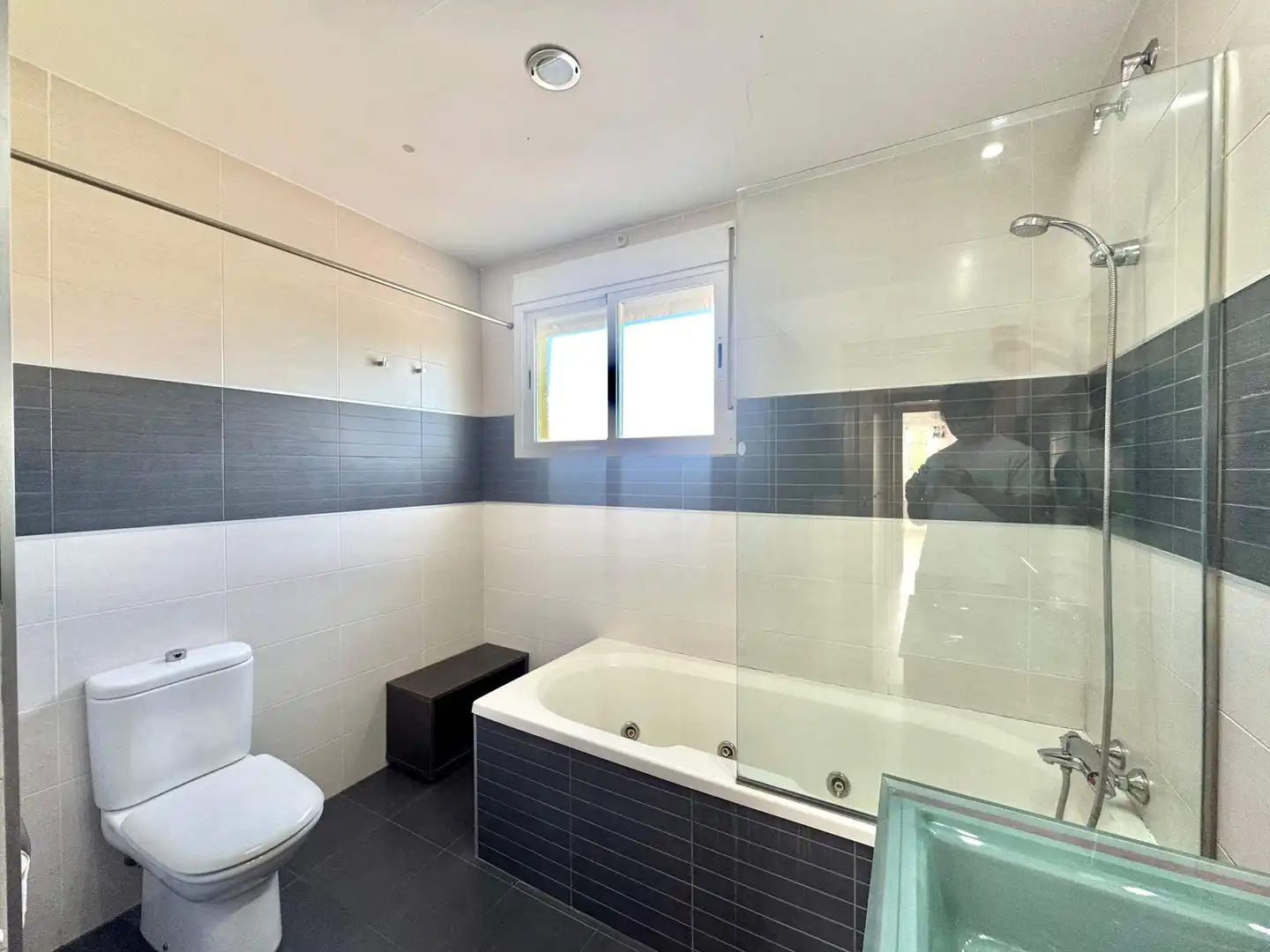 Baño de Casa adosada en venta en Almoines con Aire acondicionado, Terraza y Balcón