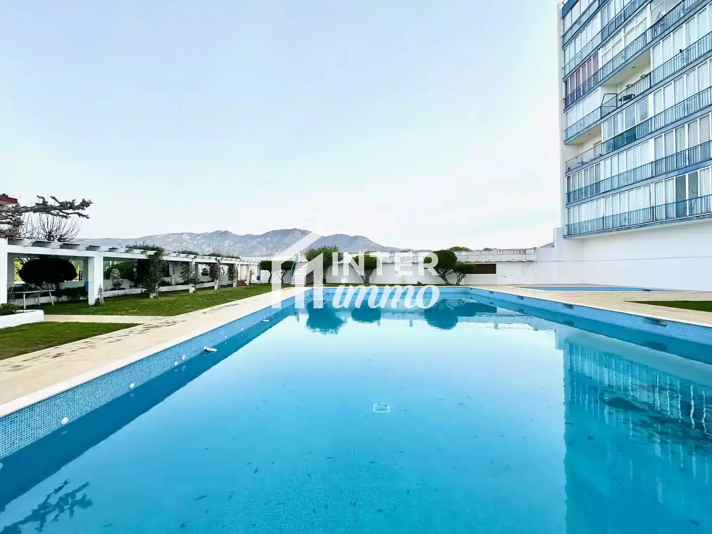 Piscina de Apartamento en venta en Roses con Calefacción, Terraza y Amueblado