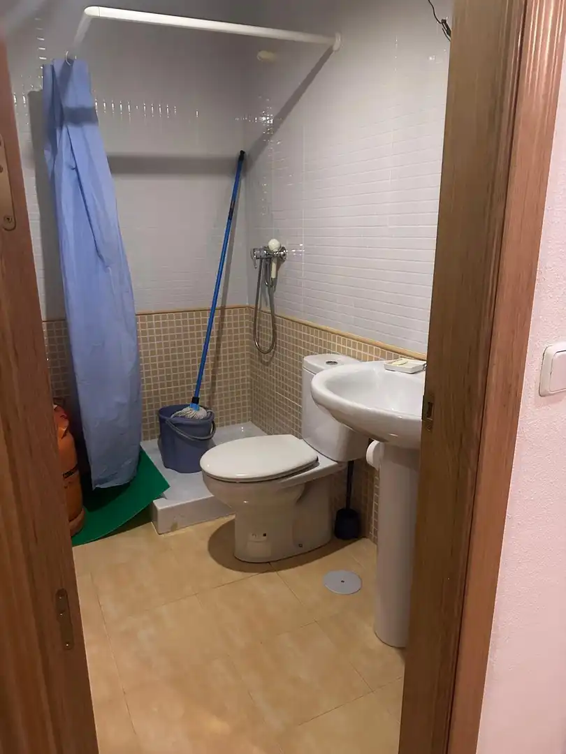 Bany de Pis en venda en Navalagamella amb Calefacció, Terrassa i Moblat