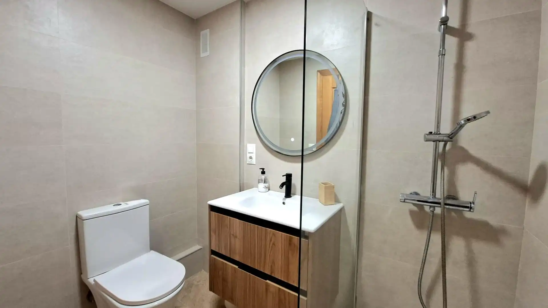 Baño de Piso en venta en Valencia con Aire acondicionado