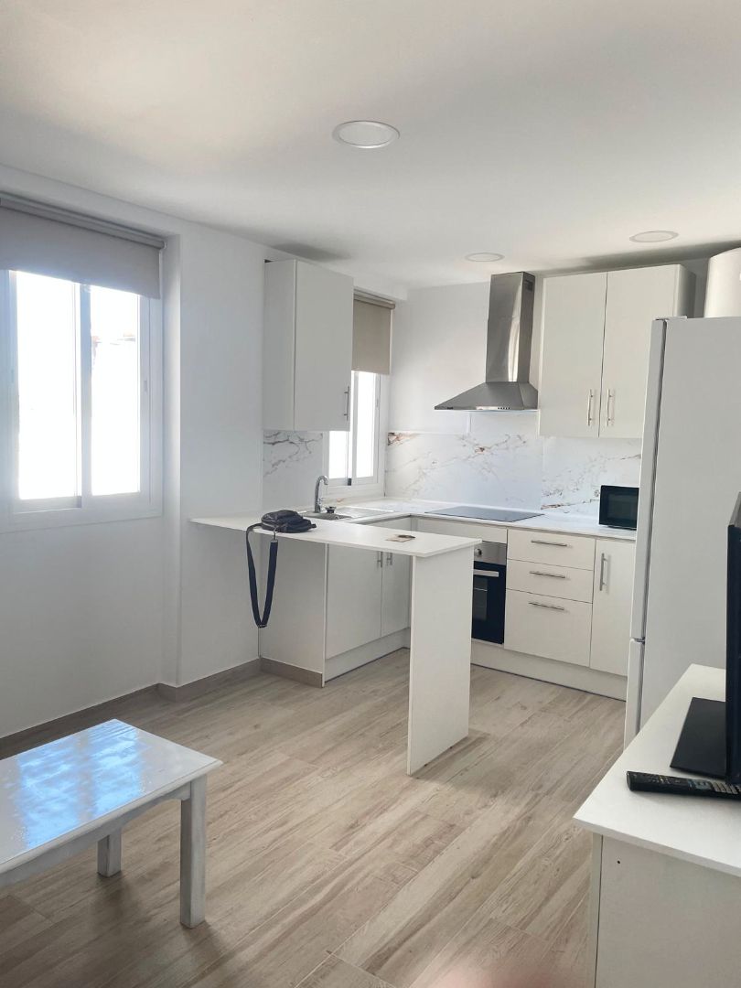 Cuina de Apartament de lloguer en Coín amb Aire condicionat, Terrassa i Moblat
