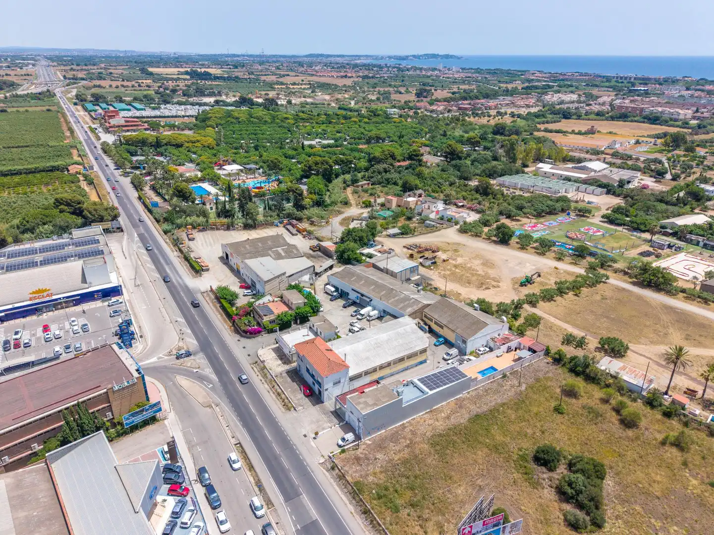 Vista exterior de Nau industrial en venda en Vinyols i els Arcs