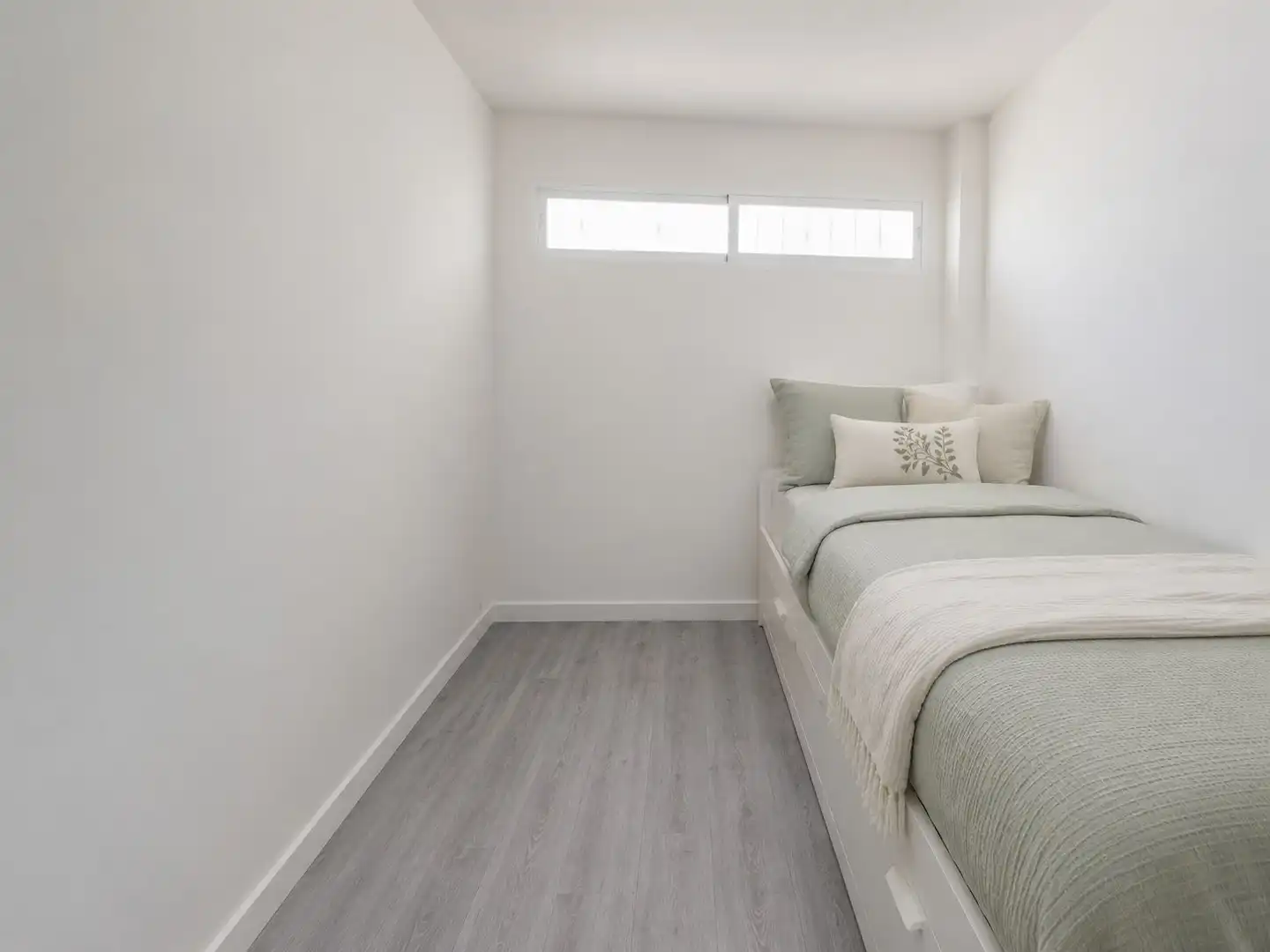 Dormitori de Apartament en venda en Benalmádena amb Aire condicionat, Jardí privat i Parquet