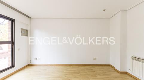 Foto 3 de Ático de alquiler en San Juan Bautista, Madrid