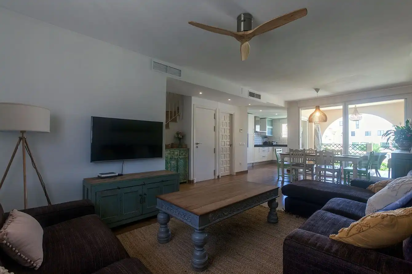 Sala de estar de Casa adosada en venta en Tarifa con Aire acondicionado, Calefacción y Jardín privado