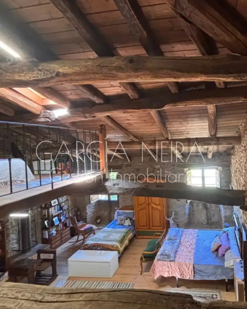 Finca rústica en venta en Baralla con Jardín privado, Parquet y Amueblado