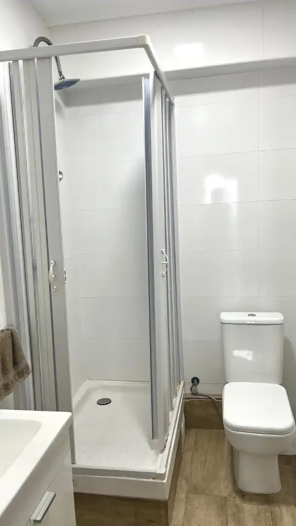 Bathroom of Flat for rent in Valencia  with Furnished, Oven and Washing machine