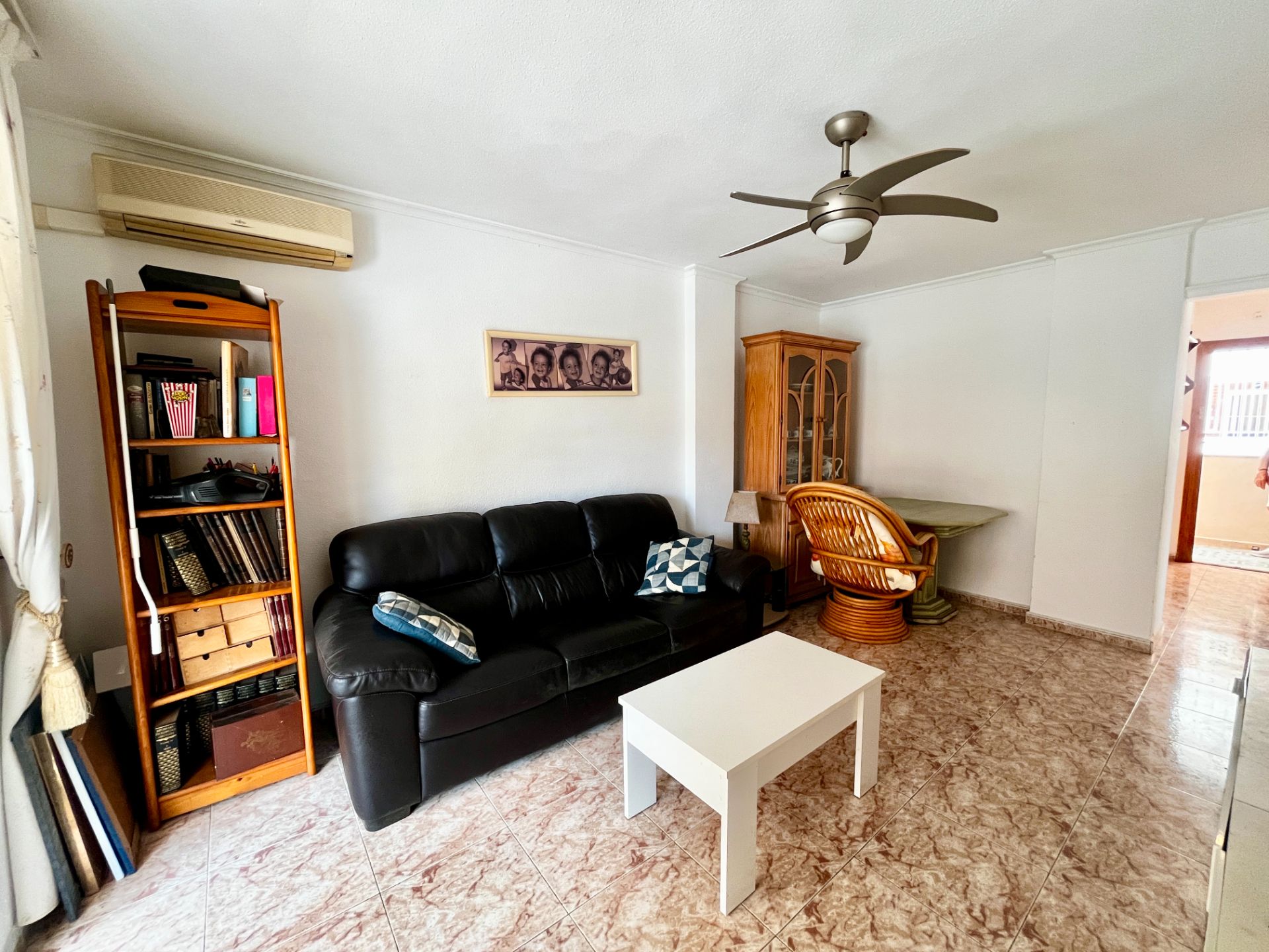 Sala d'estar de Apartament en venda en Torrevieja amb Aire condicionat, Calefacció i Terrassa