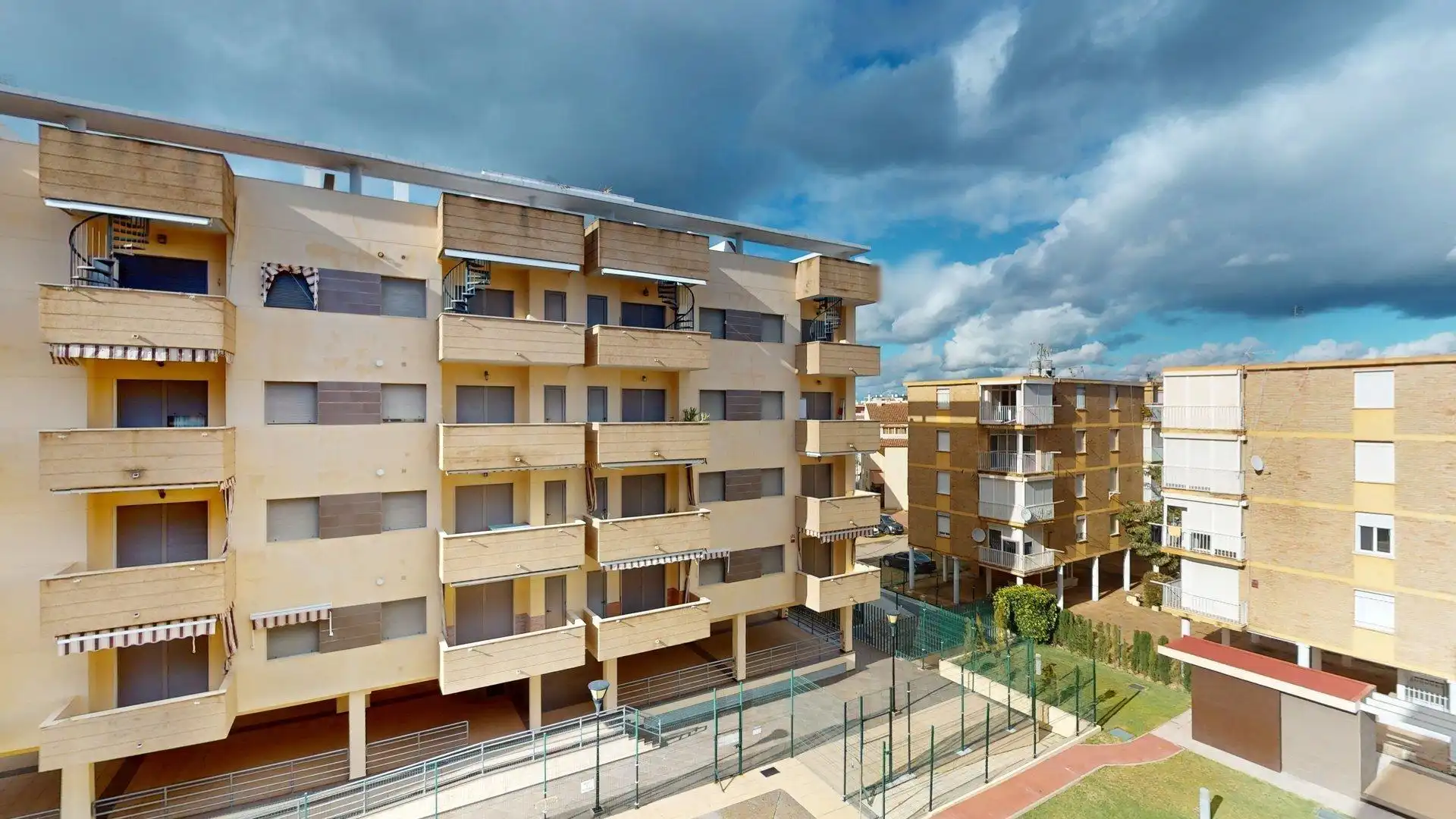 Vista exterior de Pis en venda en Isla Cristina amb Jardí privat, Terrassa i Traster