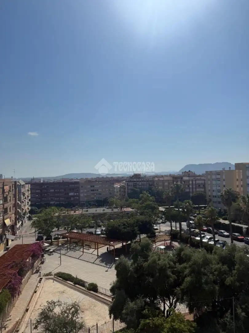 Vista exterior de Ático en venta en Alicante / Alacant con Terraza y Balcón