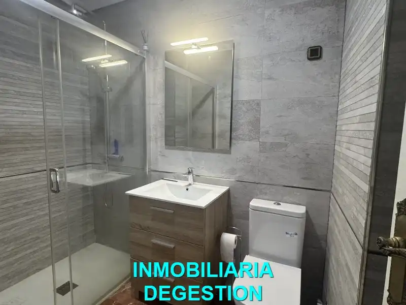 Bathroom of Flat for rent in Linares  with Air Conditioner and Balcony