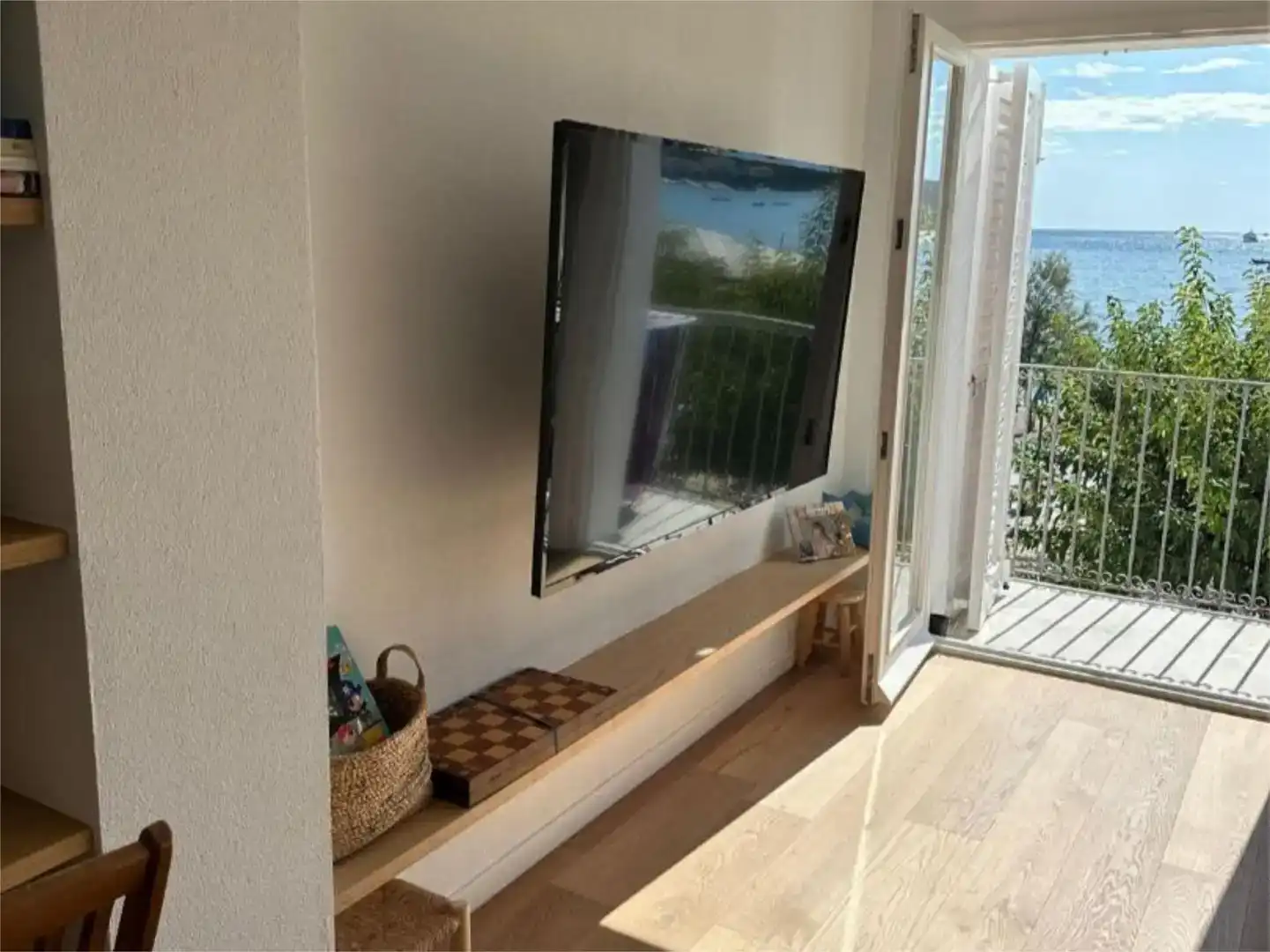 Sala d'estar de Apartament en venda en Cadaqués amb Aire condicionat i Balcó