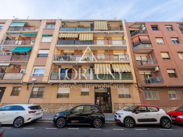 Piso con balcón en venta en ANTONI GAUDI 12
