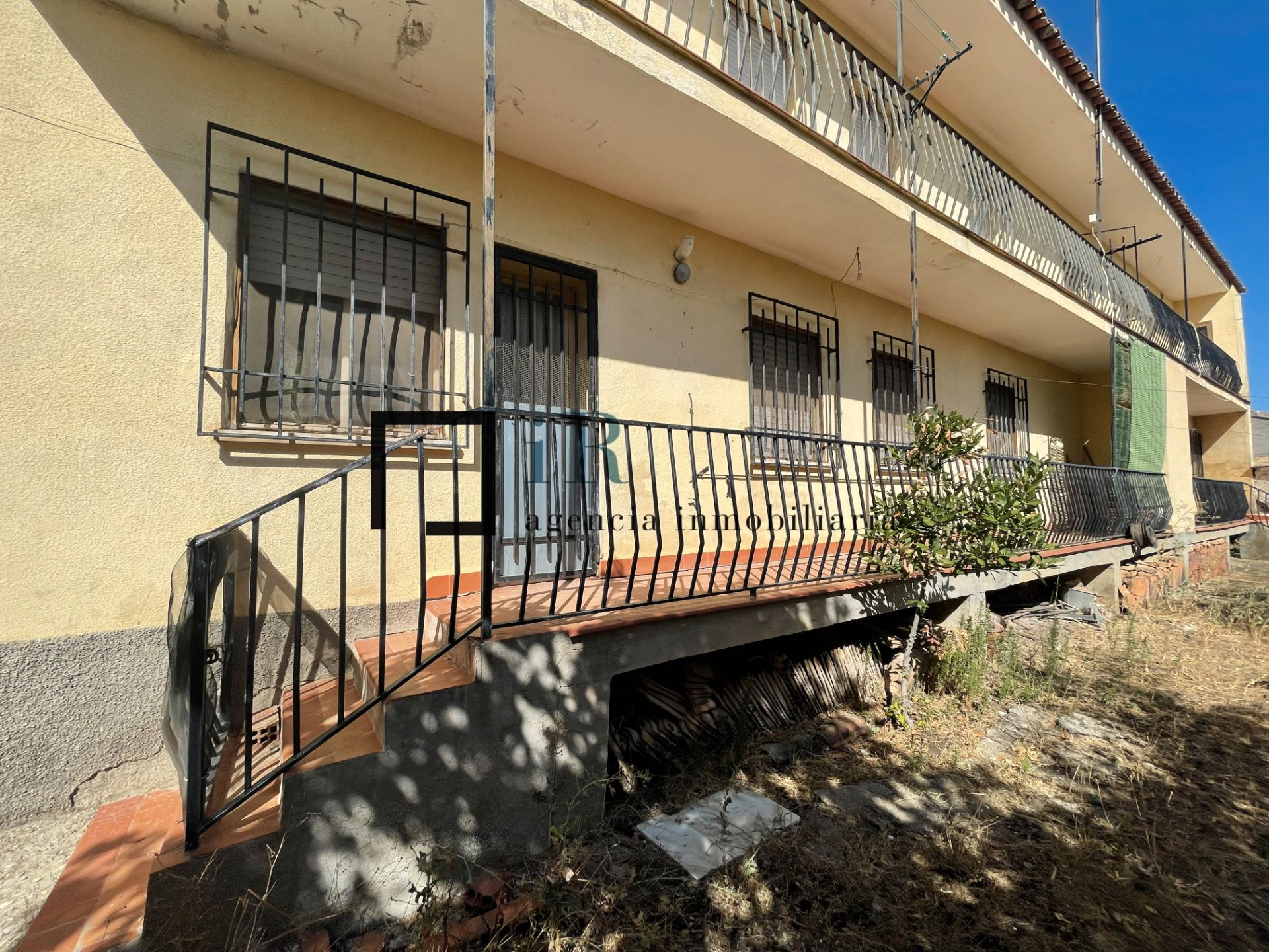 Exterior view of Building for sale in Navahermosa