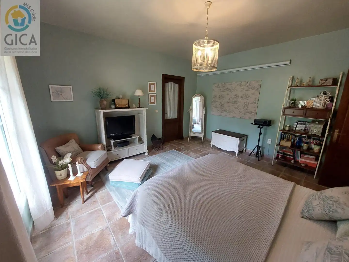Dormitori de Casa o xalet en venda en Algeciras amb Aire condicionat, Jardí privat i Piscina