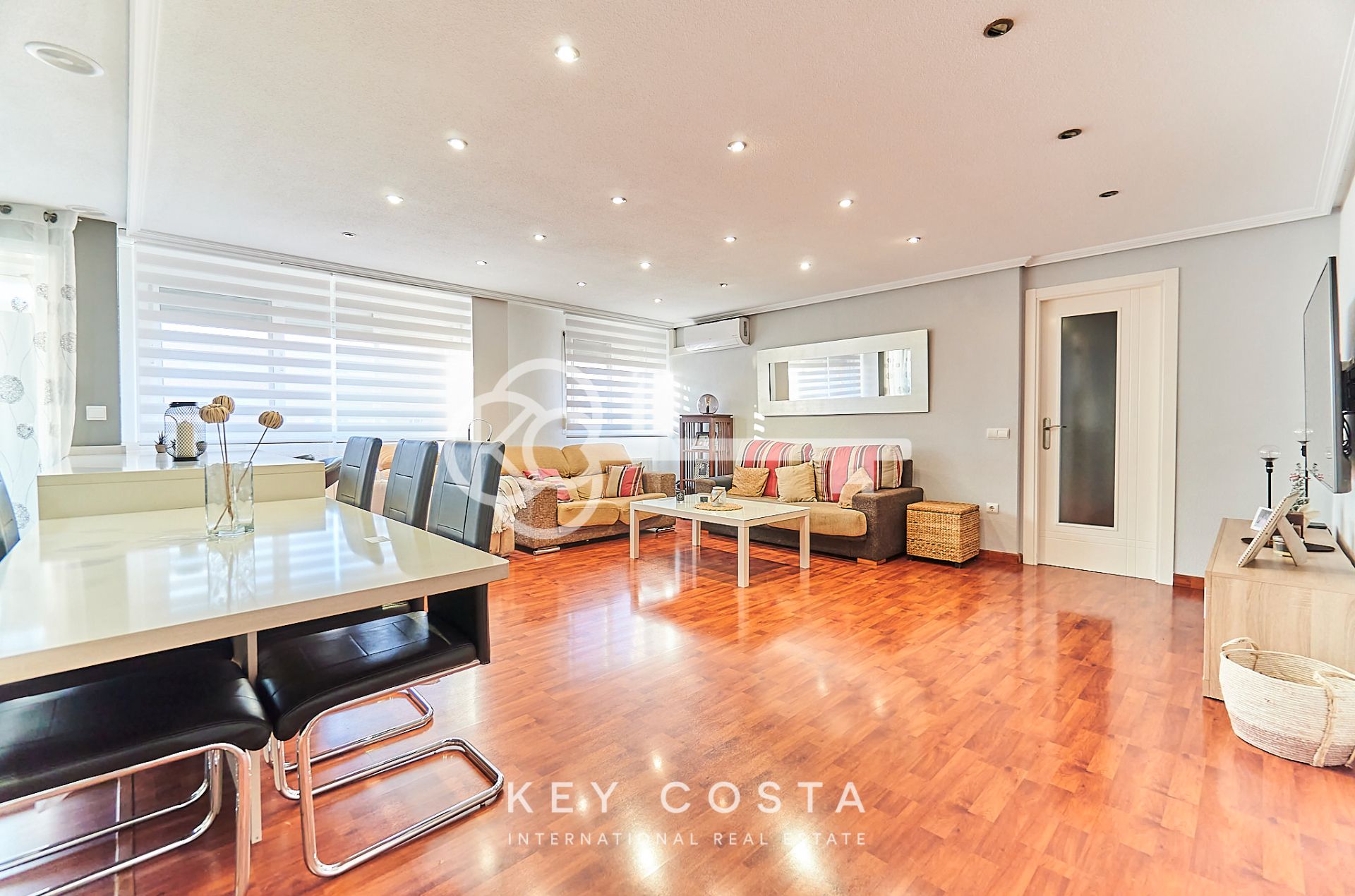 Sala d'estar de Pis en venda en Alicante / Alacant amb Aire condicionat, Calefacció i Moblat