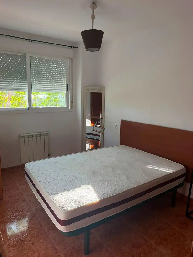 Schlafzimmer von Wohnungen zur Miete in Cáceres mit Klimaanlage, Heizung und Möbliert