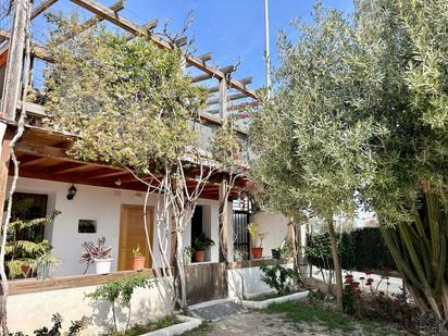 Vista exterior de Casa adosada en venda en Elche / Elx amb Jardí privat i Terrassa