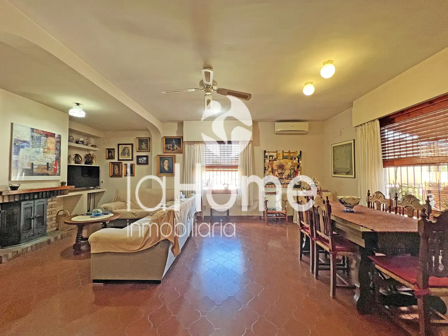 Sala d'estar de Casa o xalet en venda en Paterna amb Aire condicionat, Jardí privat i Terrassa