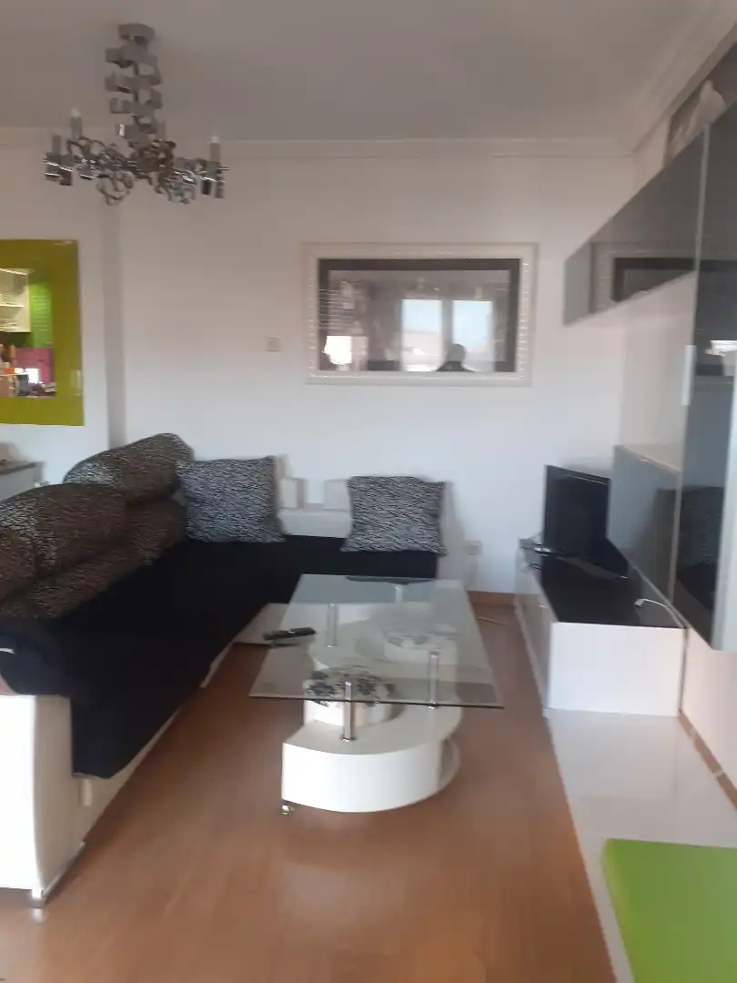 Sala d'estar de Apartament de lloguer en Bargas amb Aire condicionat, Parquet i Moblat