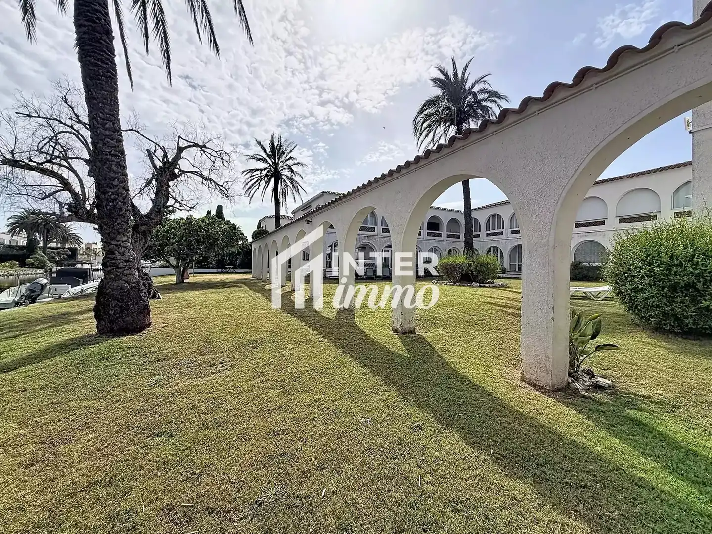 Vista exterior de Apartament en venda en Empuriabrava amb Aire condicionat i Moblat