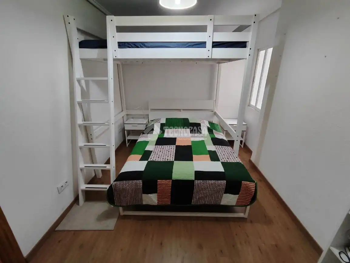 Bedroom of Flat for sale in Valencia  with Parquet flooring and Terrace