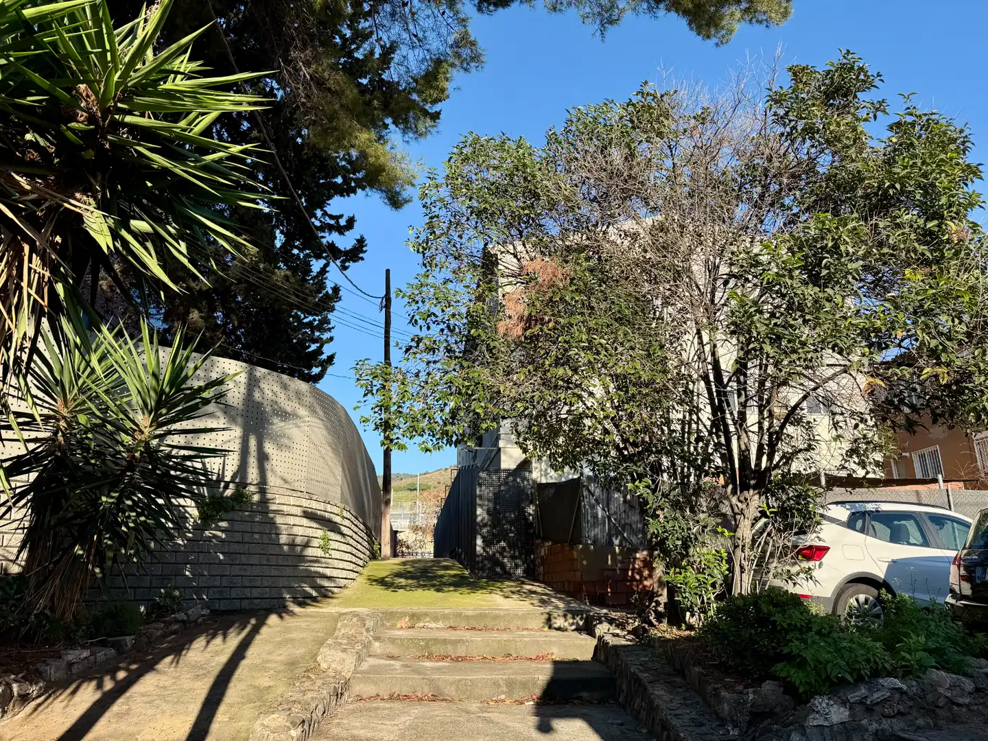 Vista exterior de Casa adosada en venta en Barcelona con Aire acondicionado, Calefacción y Jardín privado