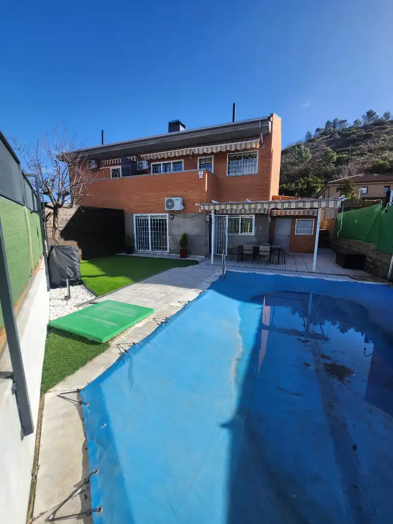 Piscina de Casa o chalet en venta en Villalbilla con Aire acondicionado, Calefacción y Jardín privado