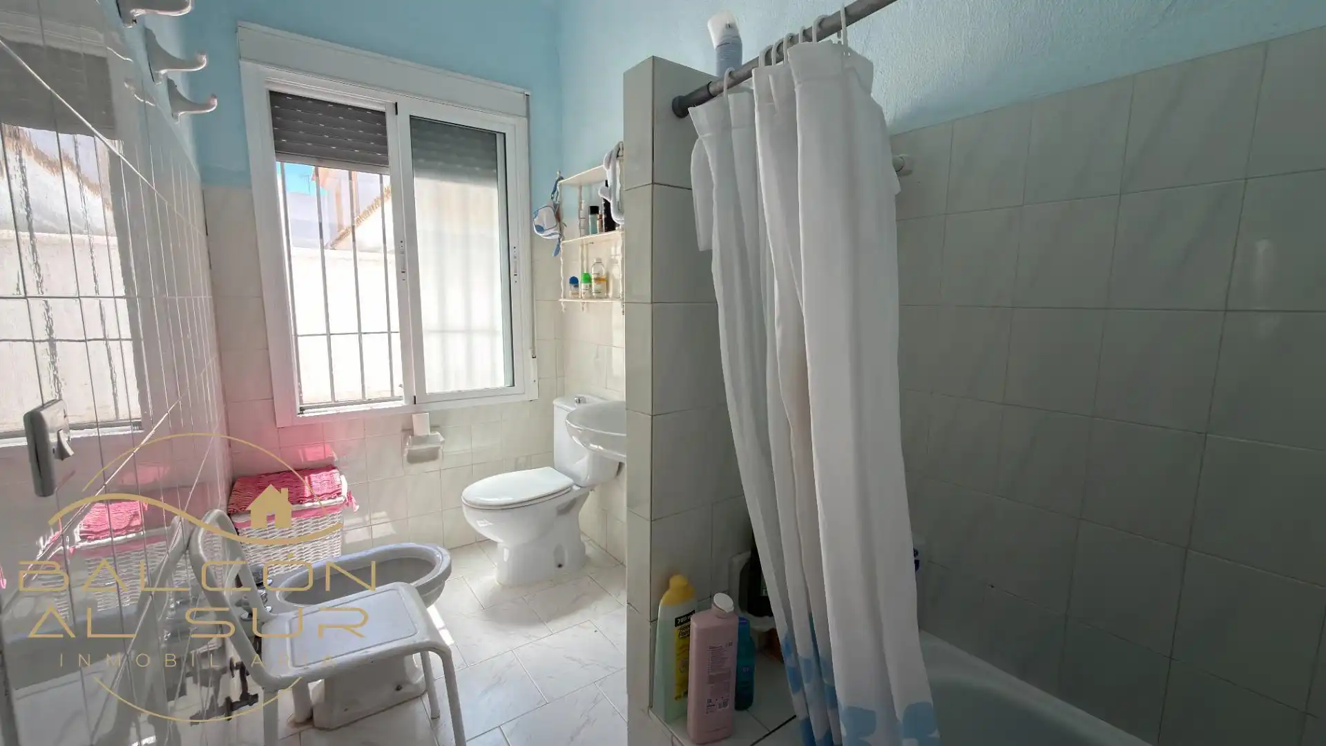 Bany de Casa o xalet en venda en Rota amb Terrassa, Traster i Balcó