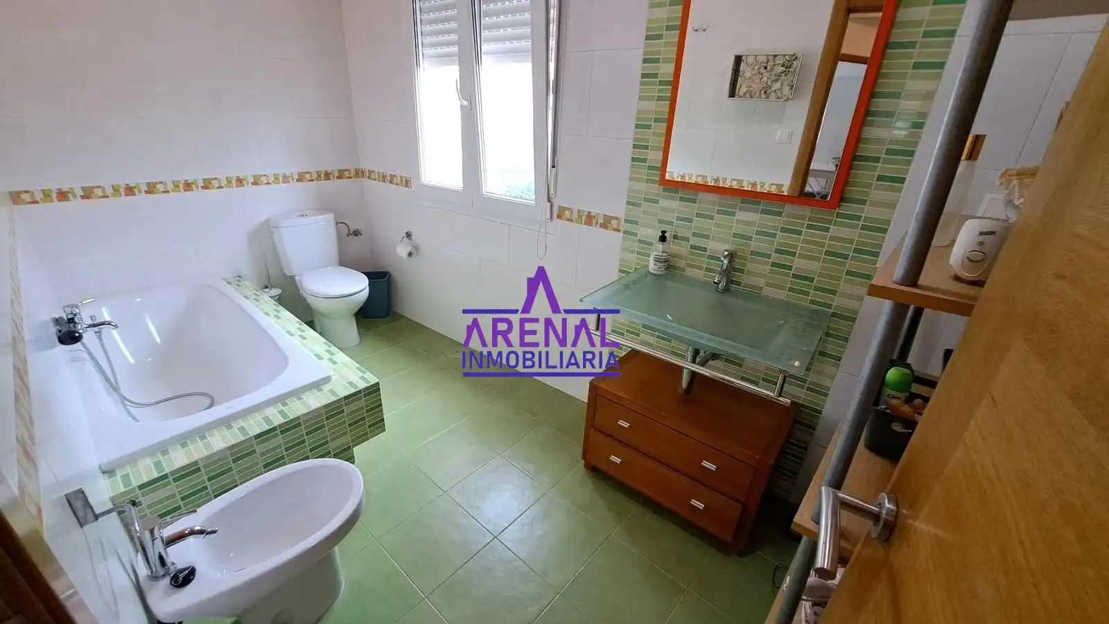 Baño de Casa o chalet en venta en A Pobra do Caramiñal con Calefacción, Trastero y Amueblado