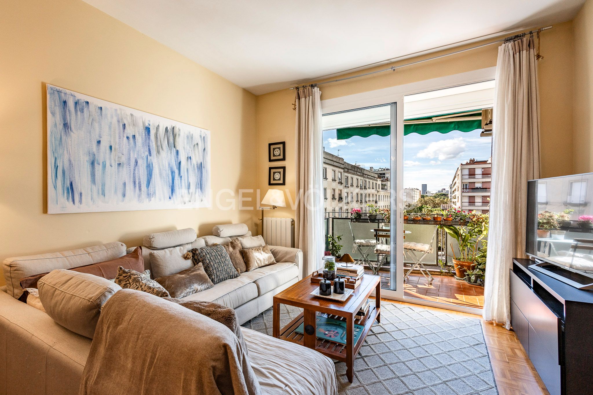 Sala d'estar de Apartament en venda en  Barcelona Capital amb Aire condicionat, Calefacció i Parquet