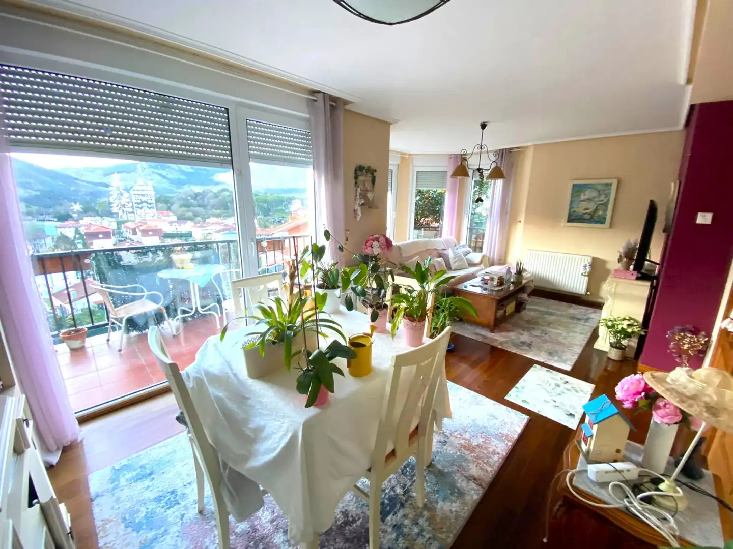 Living room of Detached homes for sale in Castro-Urdiales  with Heating, Private garden and Parquet flooring