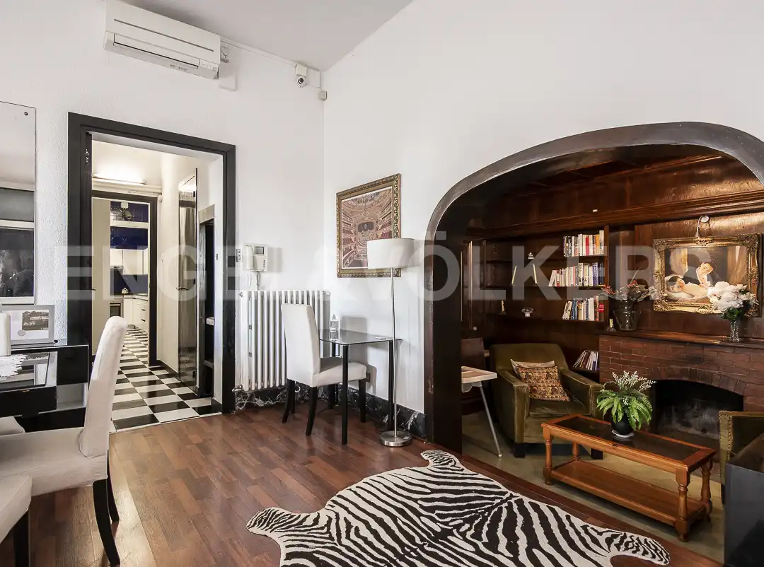 Sala d'estar de Casa o xalet en venda en Barcelona amb Calefacció, Jardí privat i Terrassa