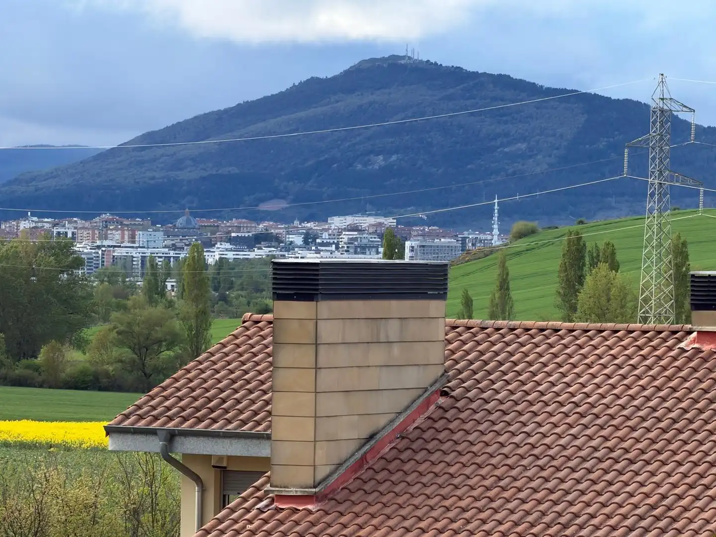 Vista exterior de Piso en venta en Aranguren con Parquet