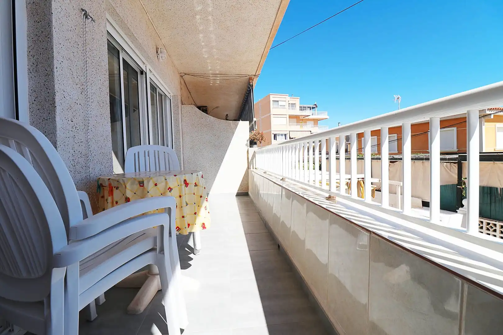 Terraza de Piso en venta en Guardamar del Segura con Terraza, Amueblado y Lavadora