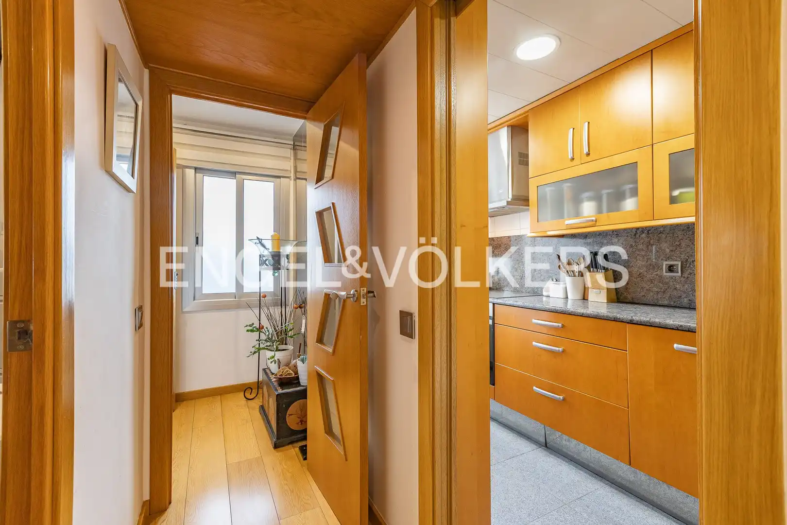 Wohnung zum Verkauf in Barcelona mit Klimaanlage, Heizung und Abstellraum